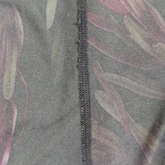 Lululemon Wunder Under Crop, Color Midnight Iris Multi / Black Size 4 - Picture 16 of 16